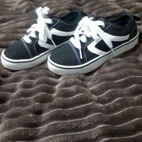 Toddler size 11 George sneakers - Picture 4 of 6